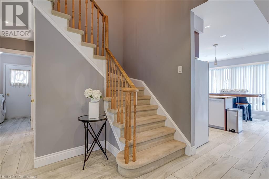 Photo 20 of 2055 Hunters Wood Drive, Burlington ON