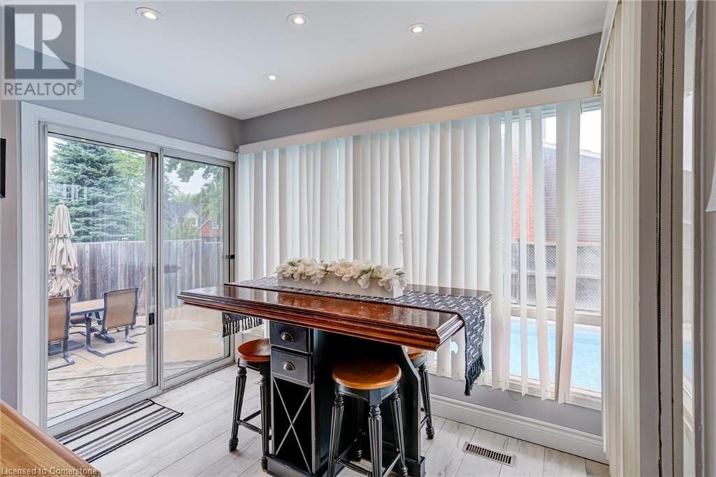 Photo 14 of 2055 Hunters Wood Drive, Burlington ON