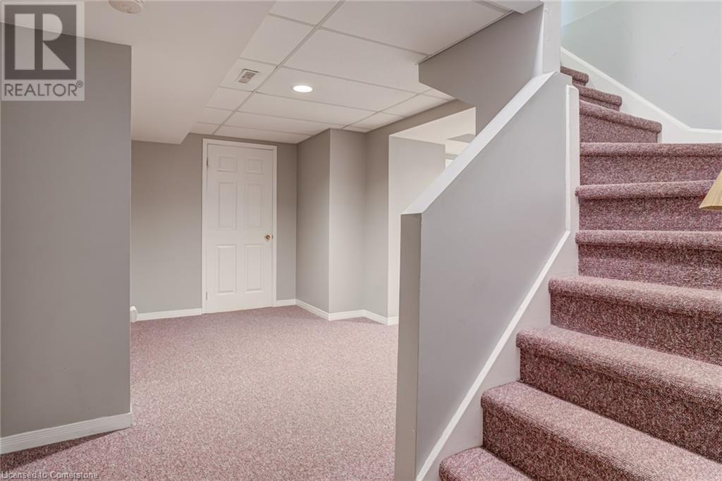 Photo 37 of 2055 Hunters Wood Drive, Burlington ON