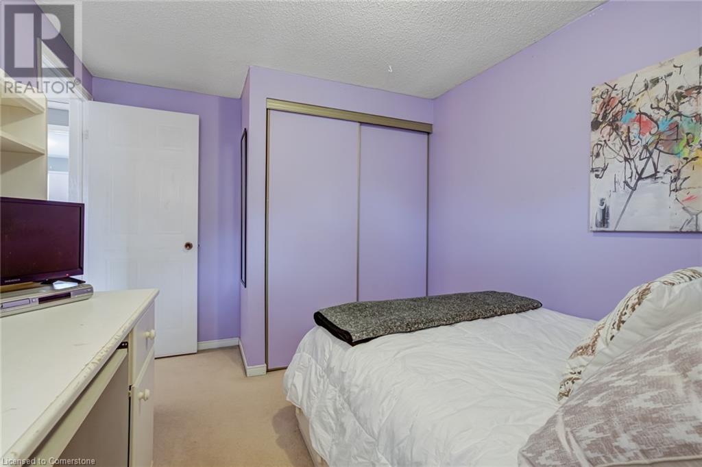 Photo 28 of 2055 Hunters Wood Drive, Burlington ON