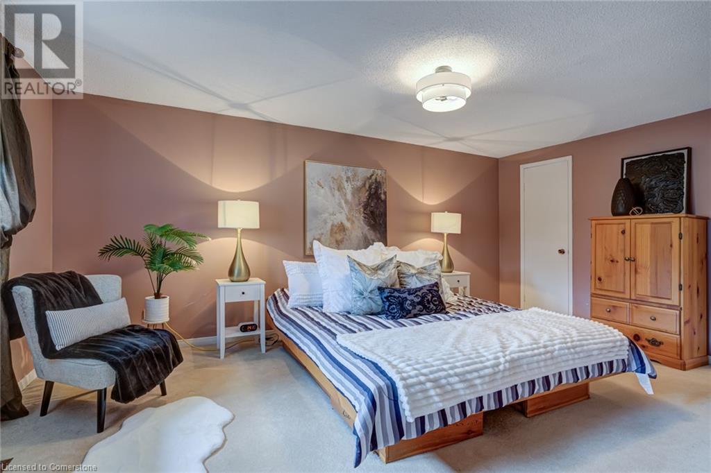 Photo 23 of 2055 Hunters Wood Drive, Burlington ON