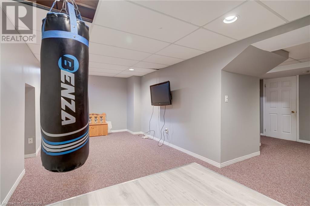 Photo 40 of 2055 Hunters Wood Drive, Burlington ON