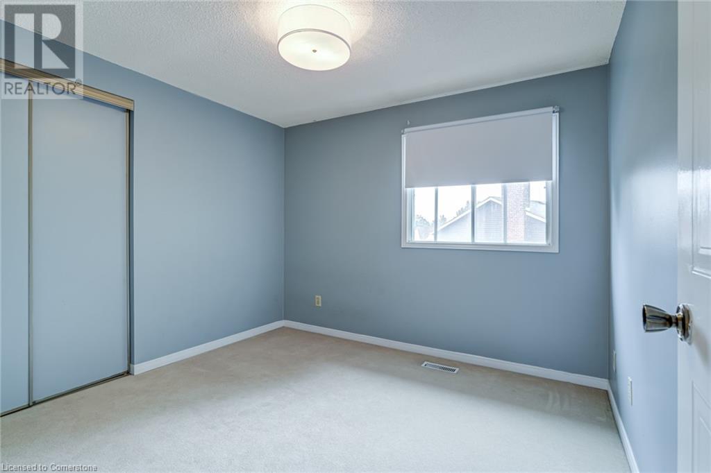 Photo 31 of 2055 Hunters Wood Drive, Burlington ON