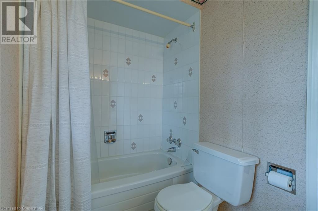Photo 34 of 2055 Hunters Wood Drive, Burlington ON