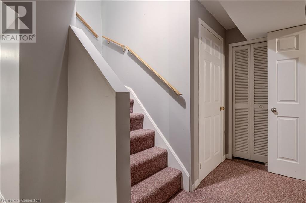 Photo 36 of 2055 Hunters Wood Drive, Burlington ON