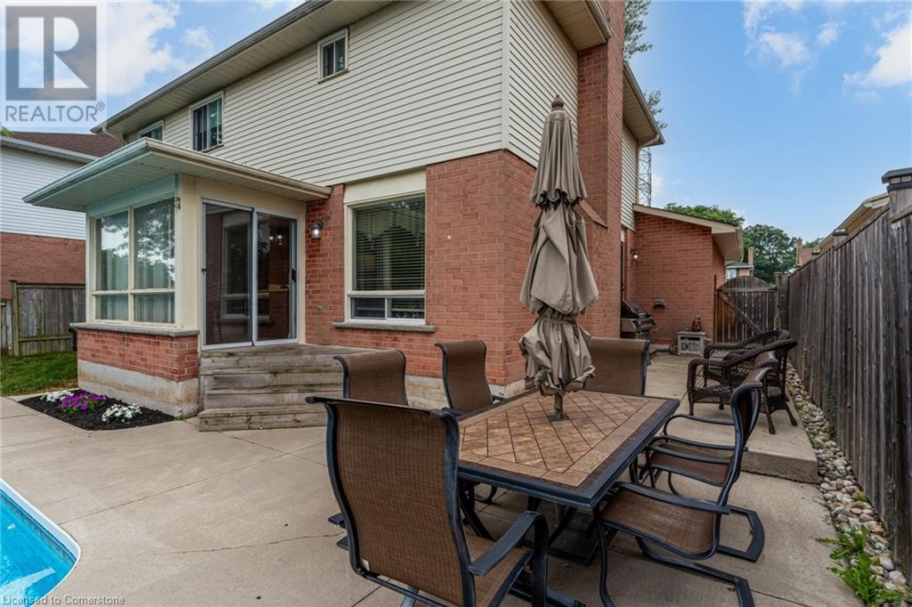 Photo 44 of 2055 Hunters Wood Drive, Burlington ON