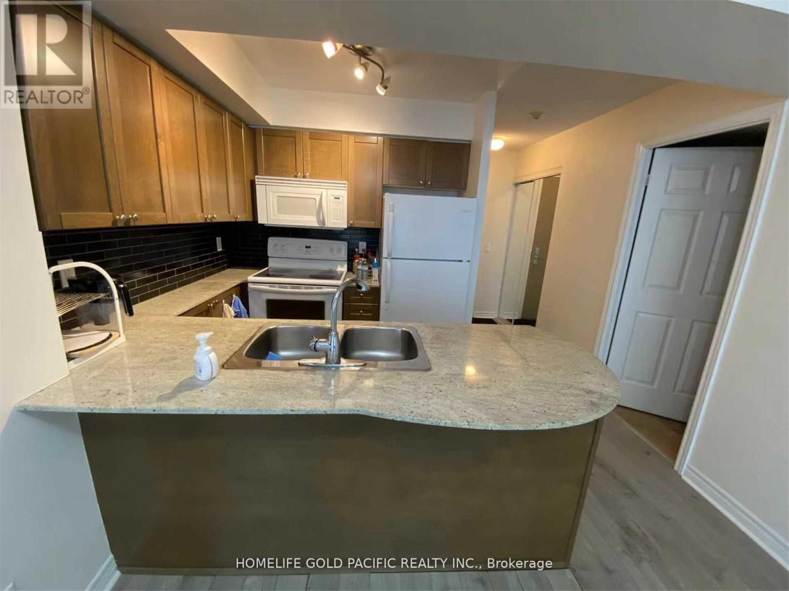 Photo 2 of 2908 763 Bay Street, Toronto ON
