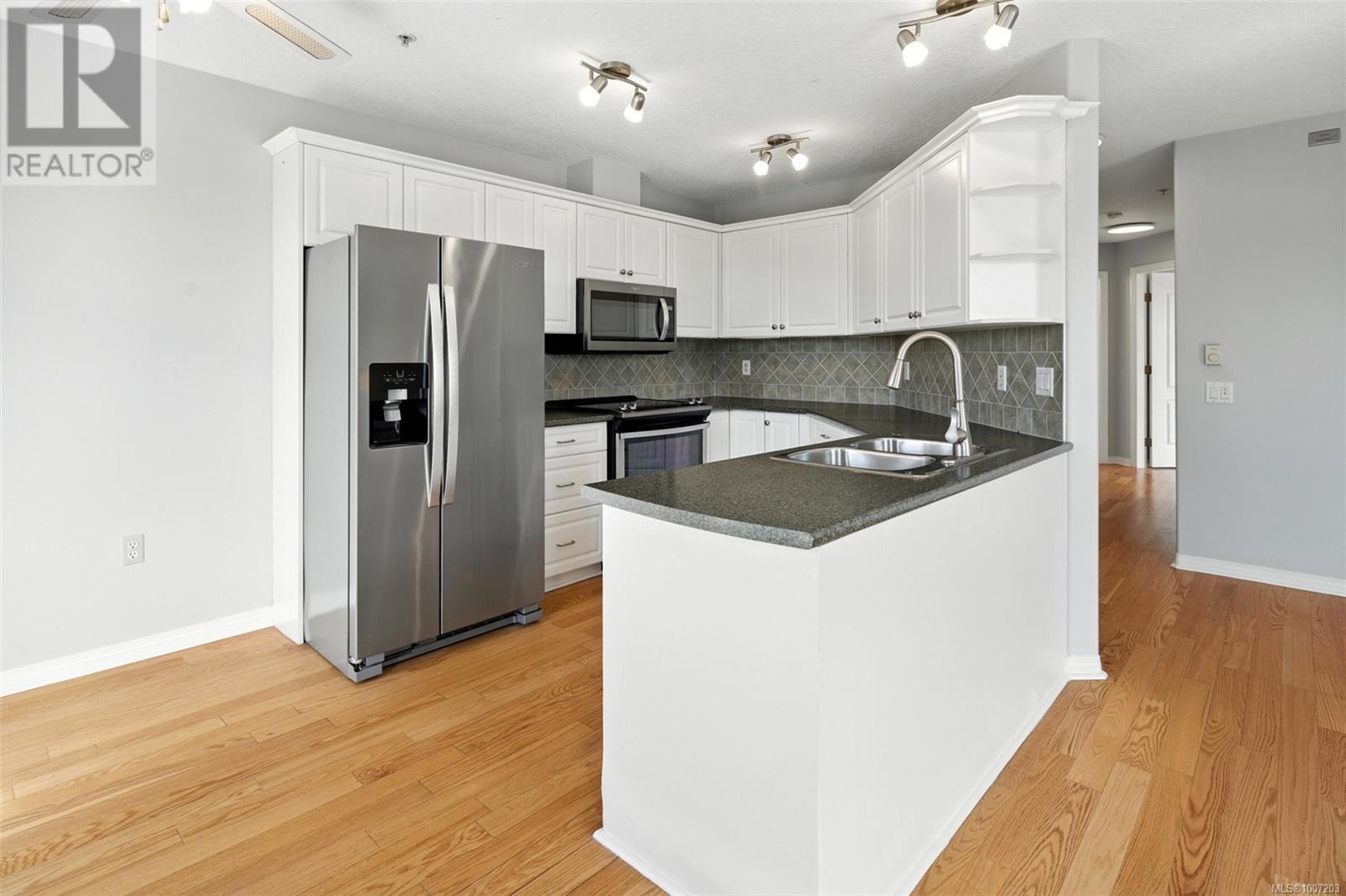 #304 3133 TILLICUM RD - Image 9