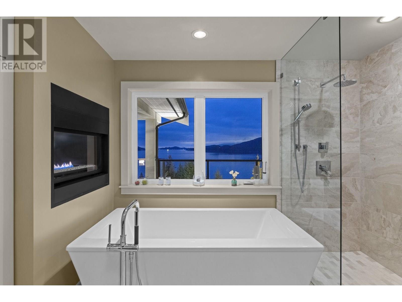 Photo 4 of 350 Bayview Road, Lions Bay BC