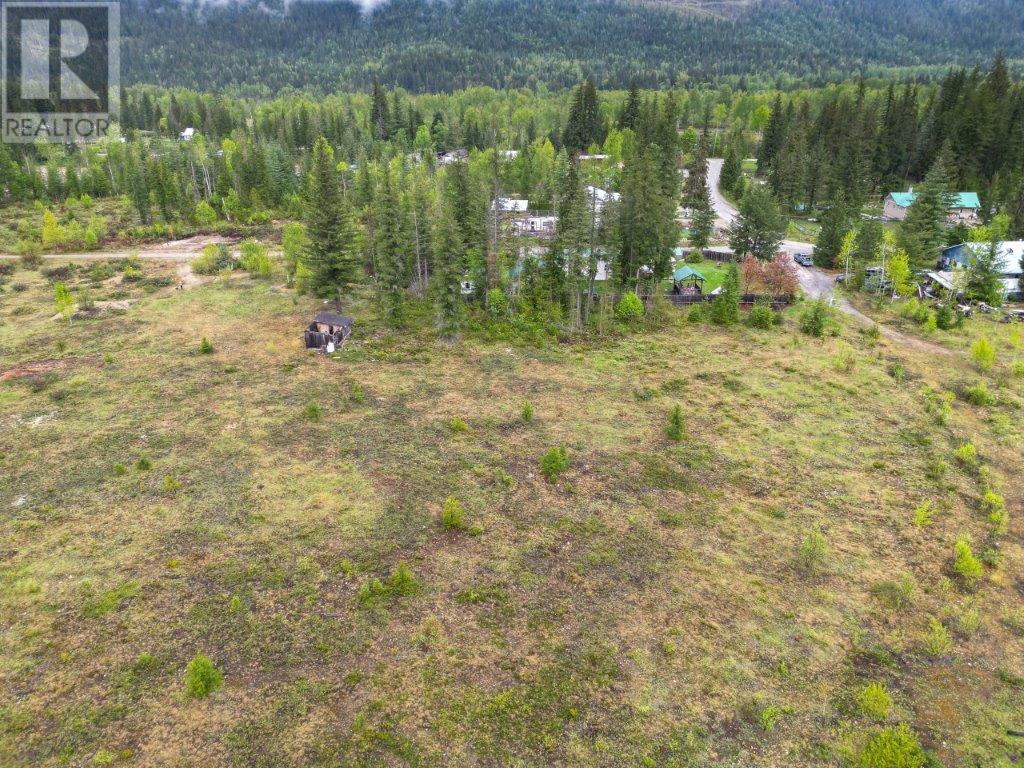 Photo 4 of 4103 Balsam Way, Malakwa BC