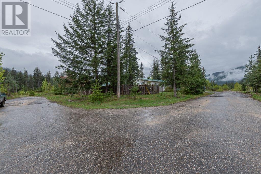 Photo 33 of 4103 Balsam Way, Malakwa BC
