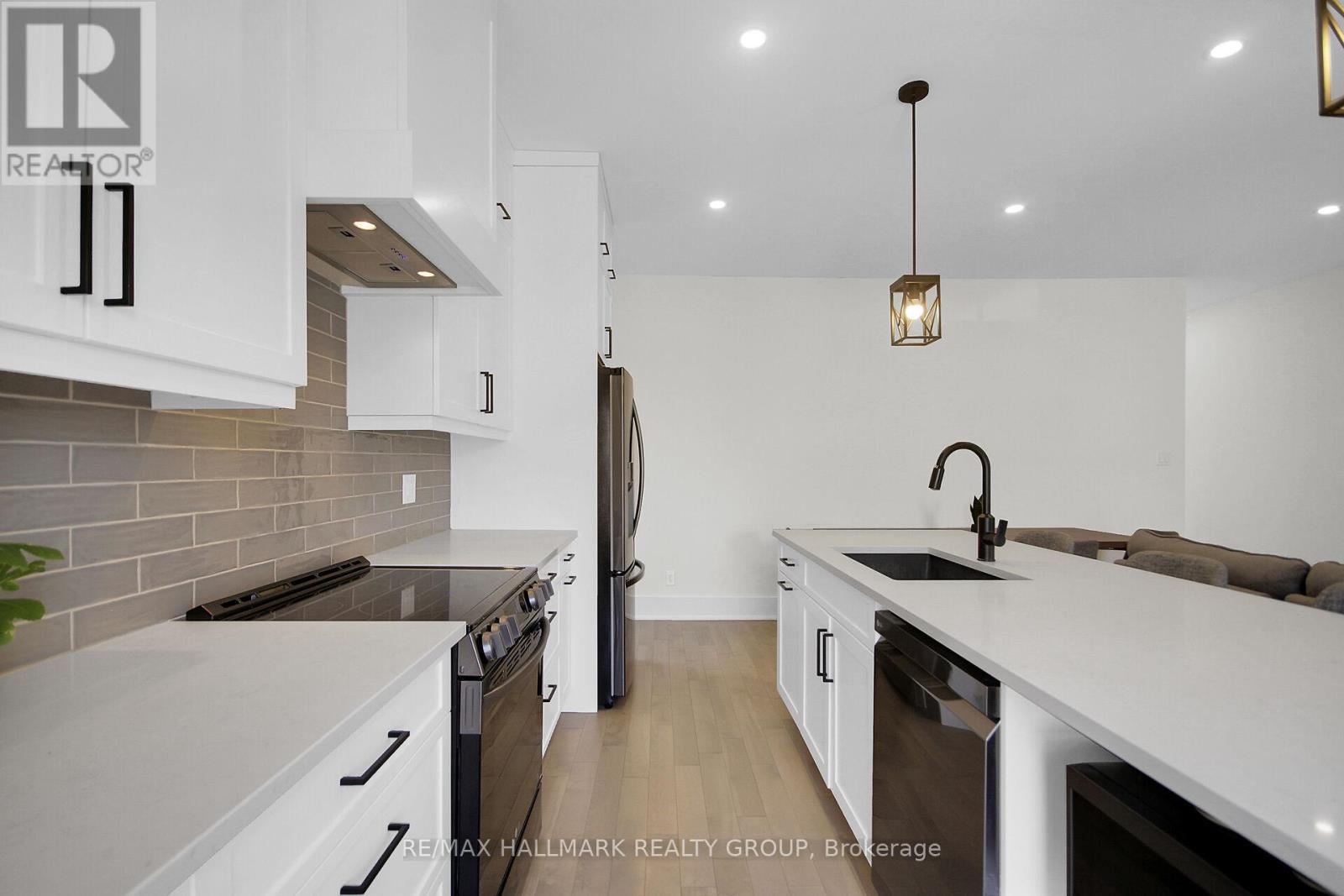 Photo 18 of 128 126 128 Prescott Street, North Grenville ON
