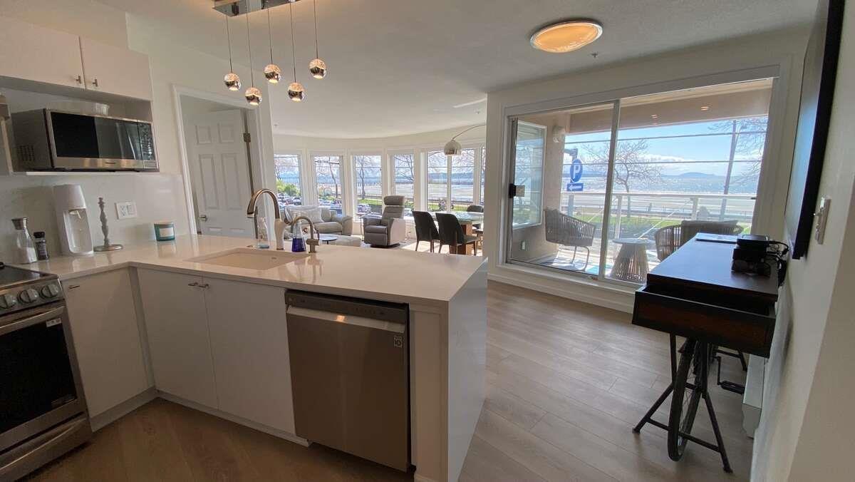 Photo 10 of 206 1119 Vidal Street, White Rock BC