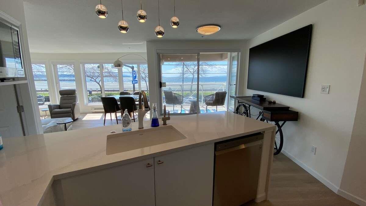 Photo 11 of 206 1119 Vidal Street, White Rock BC