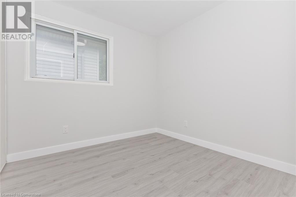 Photo 12 of 504 Pinetree Crescent, Cambridge ON