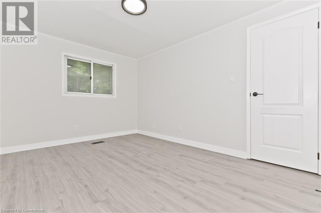 Photo 15 of 504 Pinetree Crescent, Cambridge ON