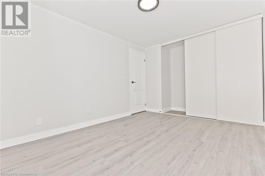Photo 17 of 504 Pinetree Crescent, Cambridge ON
