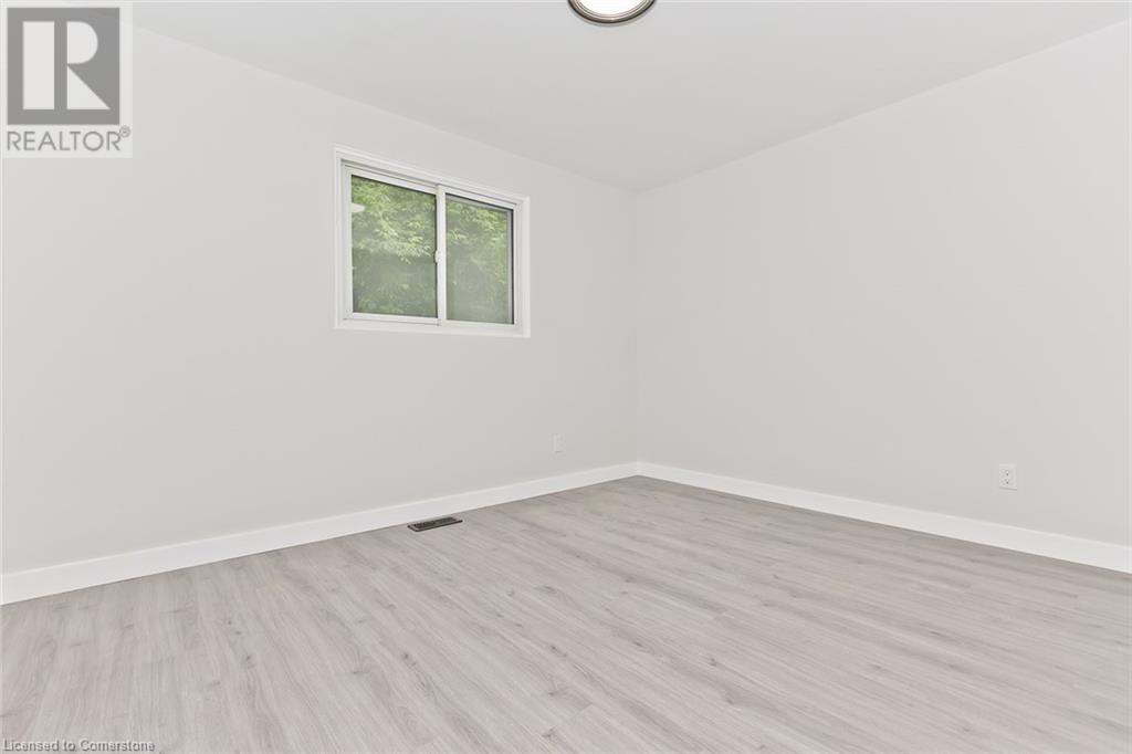 Photo 21 of 504 Pinetree Crescent, Cambridge ON
