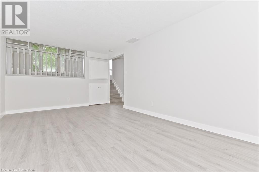 Photo 27 of 504 Pinetree Crescent, Cambridge ON