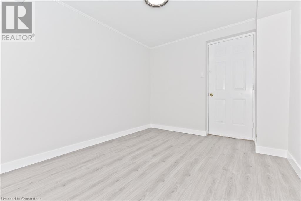 Photo 28 of 504 Pinetree Crescent, Cambridge ON