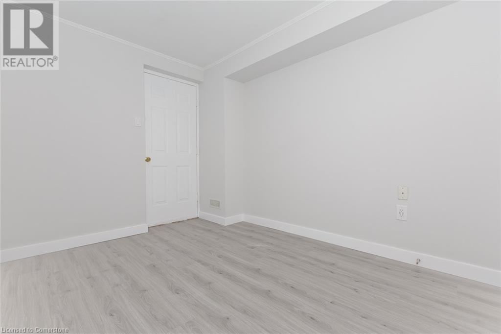 Photo 31 of 504 Pinetree Crescent, Cambridge ON