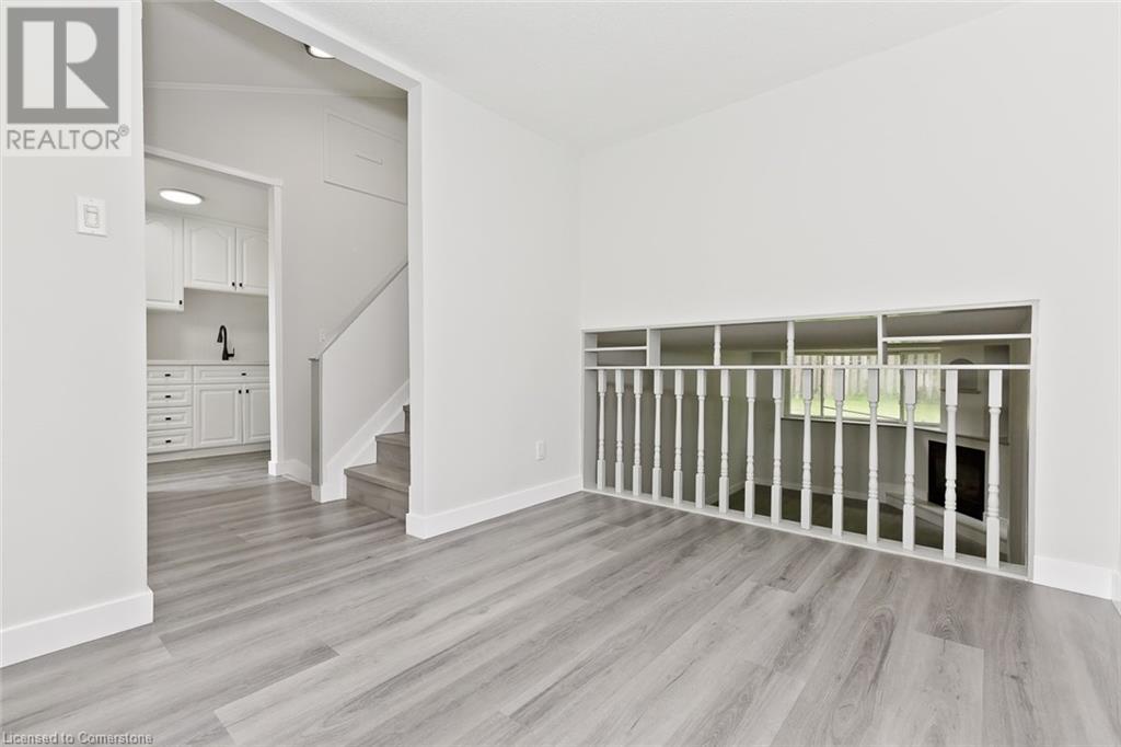 Photo 6 of 504 Pinetree Crescent, Cambridge ON