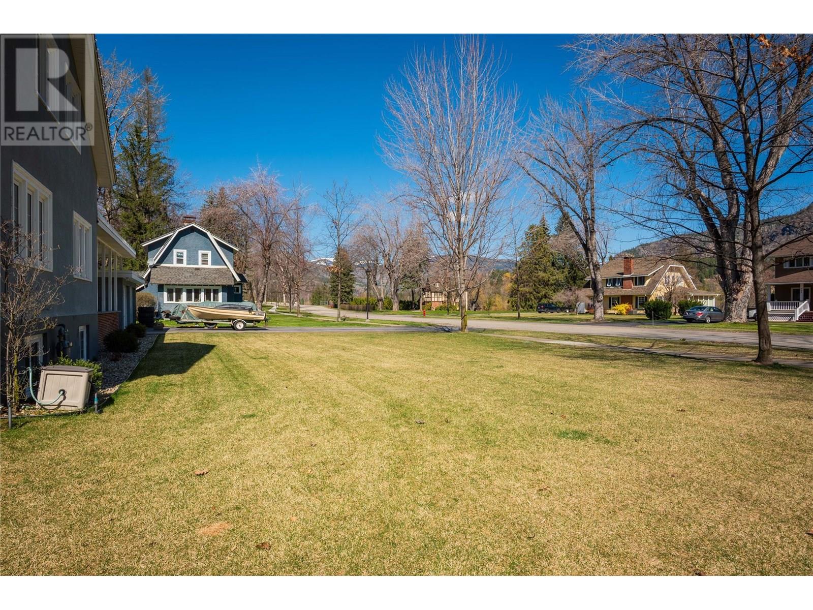 309 RITCHIE Avenue, Trail