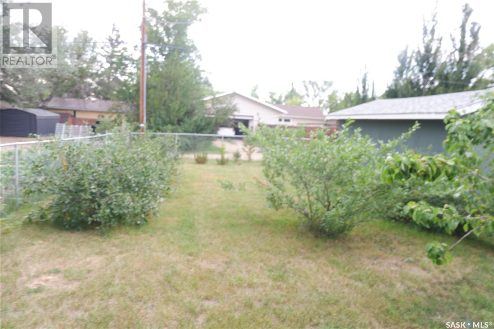 Photo 26 of 220 6th Avenue W, Assiniboia SK