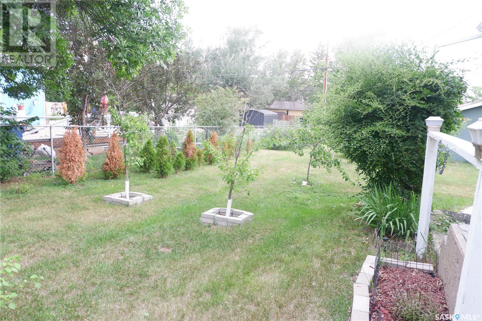 Photo 19 of 220 6th Avenue W, Assiniboia SK