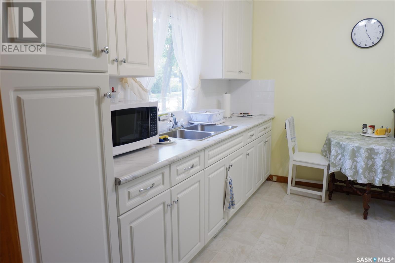 Photo 21 of 220 6th Avenue W, Assiniboia SK