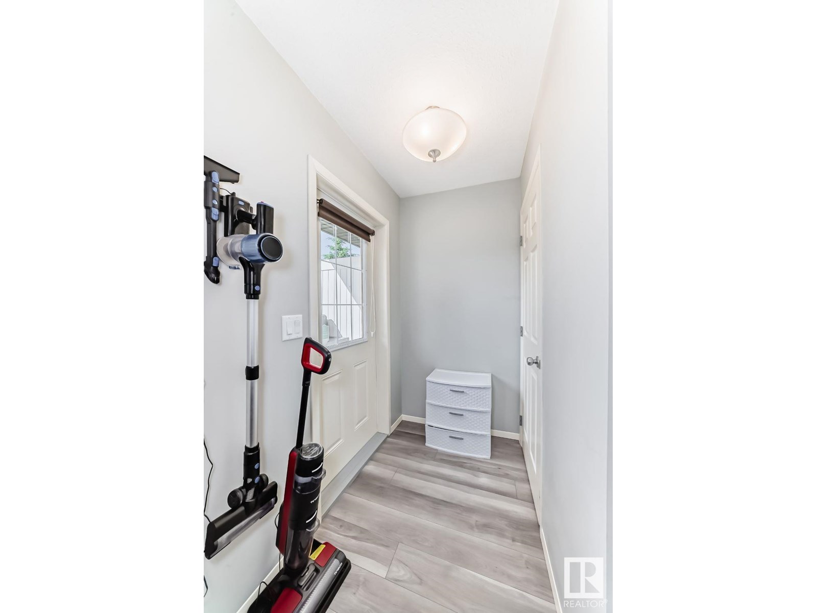 #22 3751 12 ST NW - Image 17