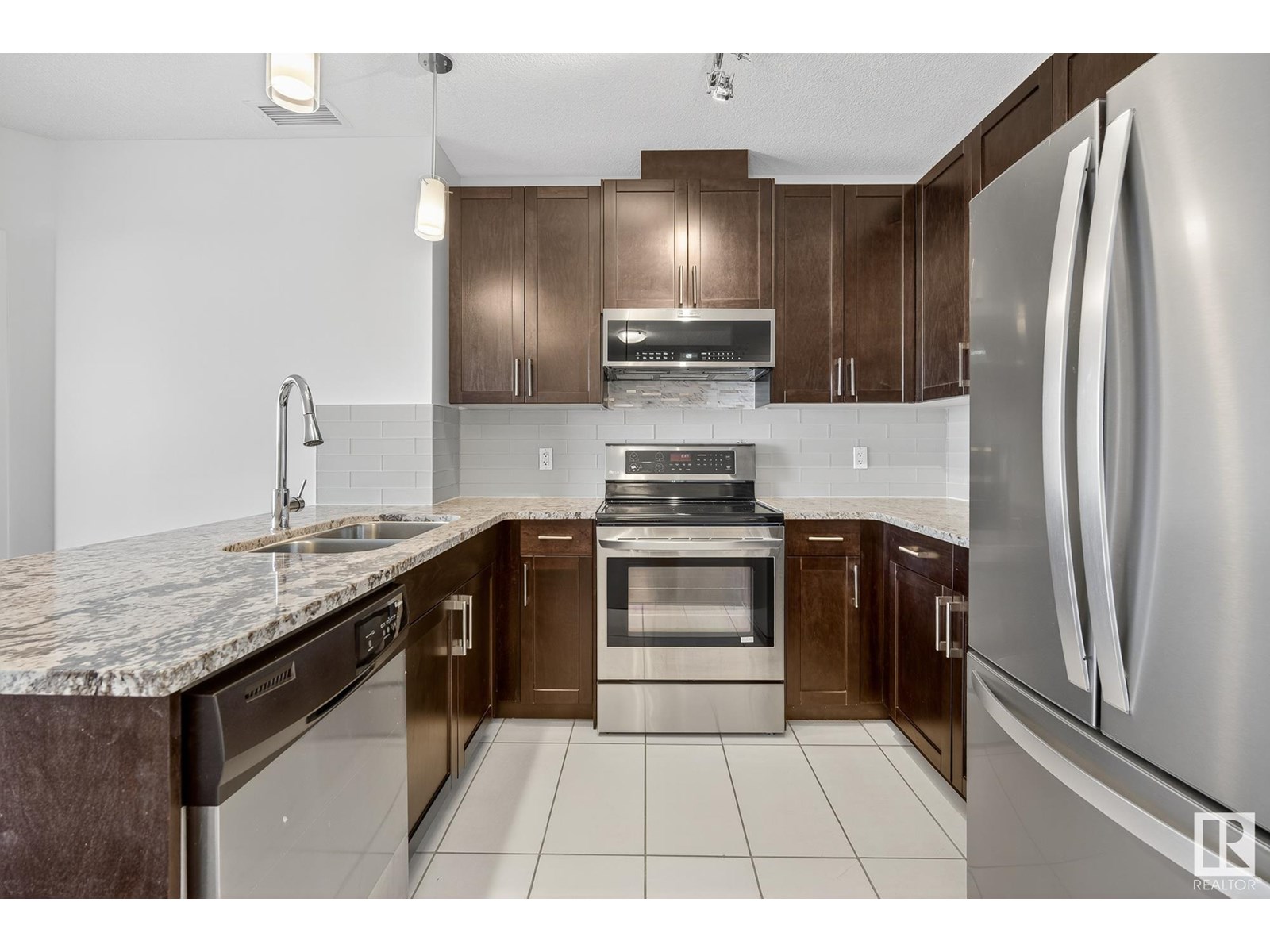 Photo 11 of 613 5151 Windermere Bv Sw, Edmonton AB