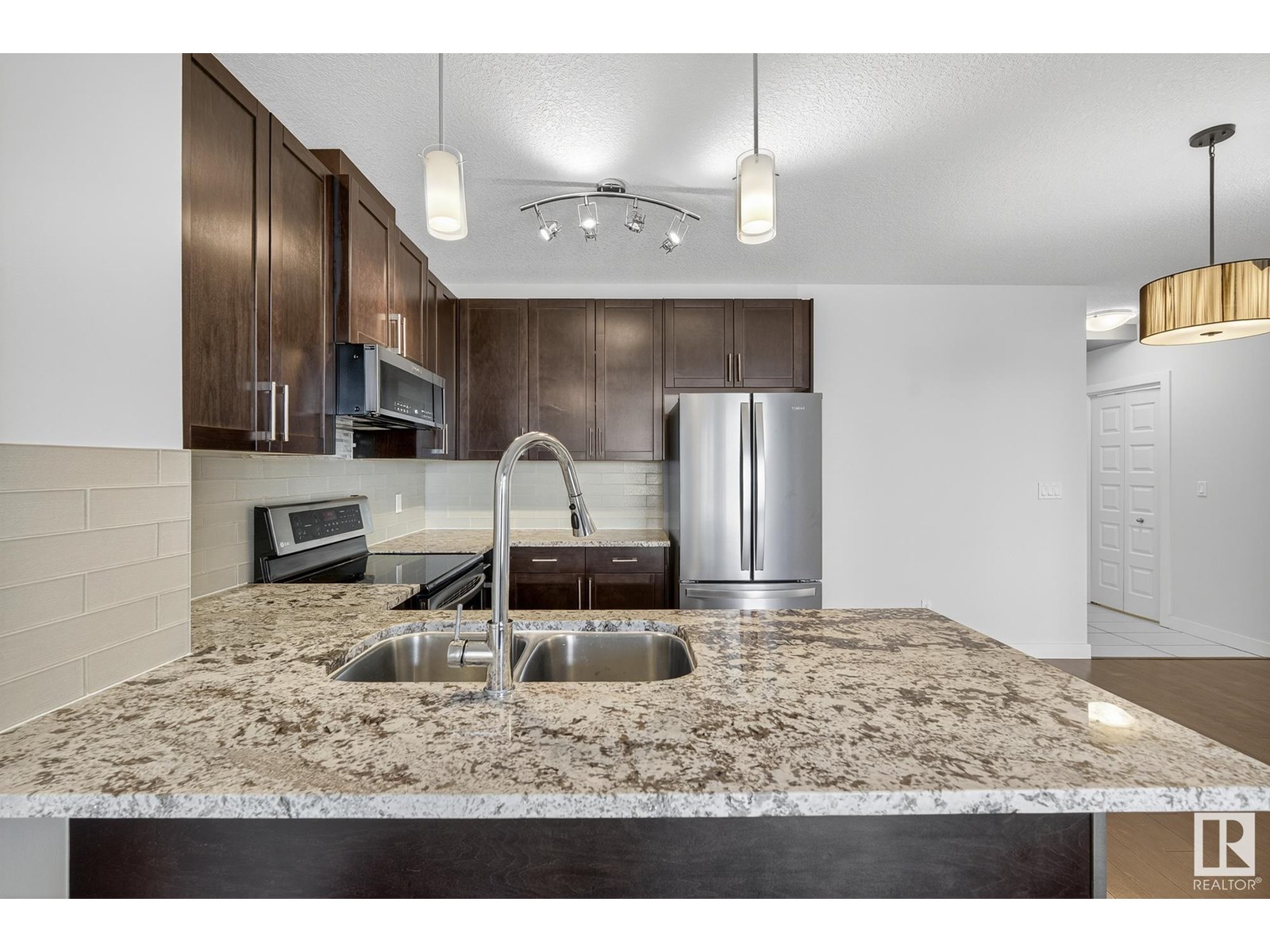 Photo 9 of 613 5151 Windermere Bv Sw, Edmonton AB