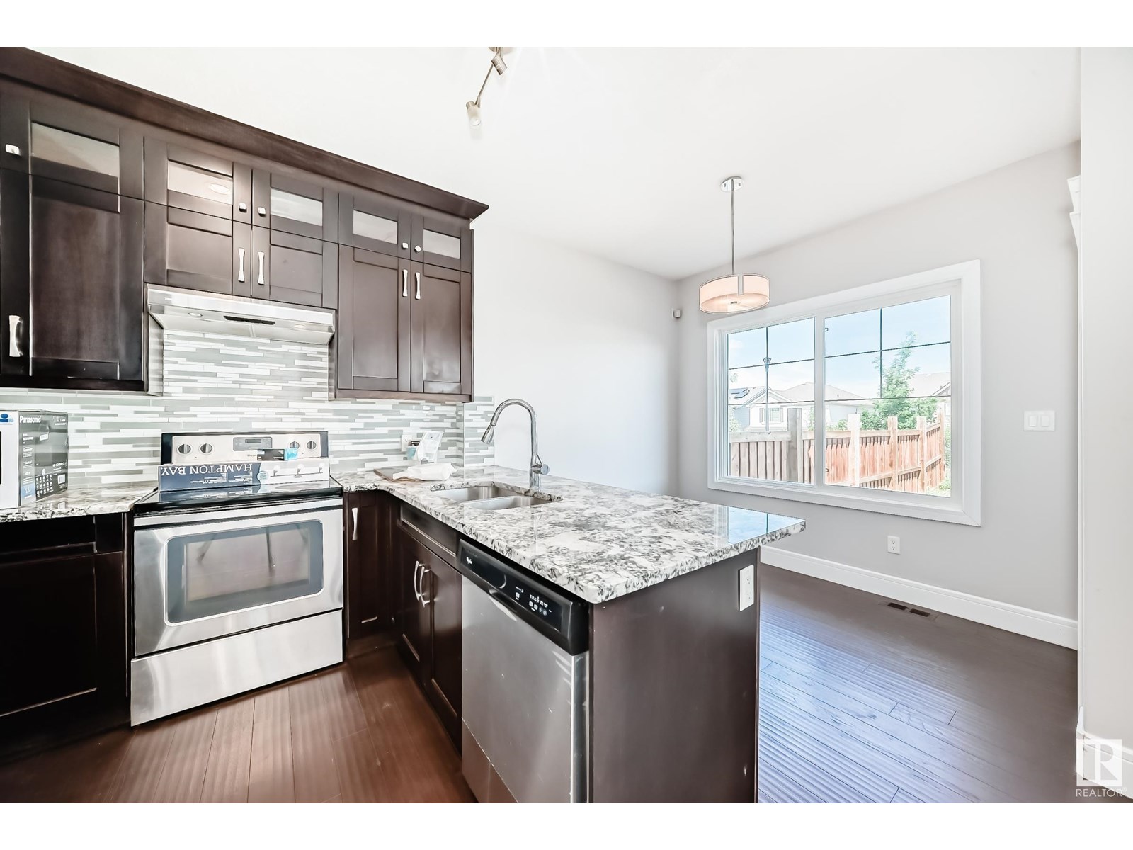 Photo 10 of 8579 Cushing Pl Sw, Edmonton AB