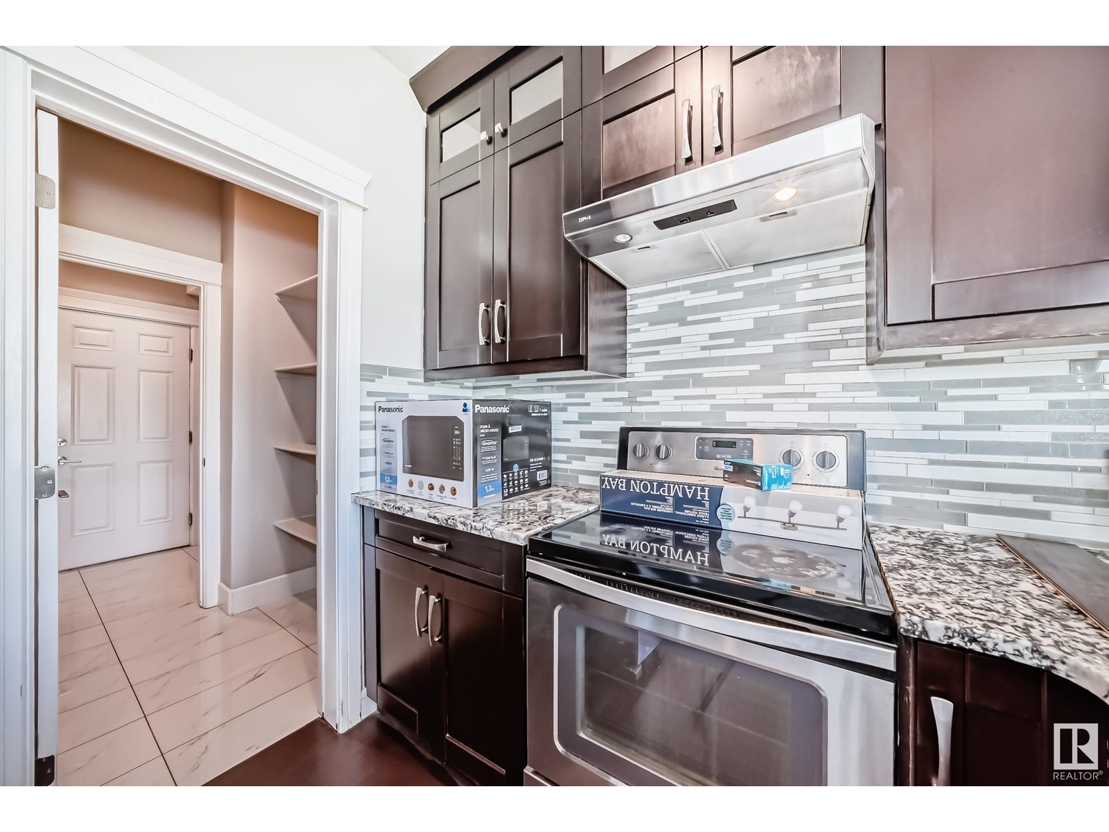 Photo 8 of 8579 Cushing Pl Sw, Edmonton AB