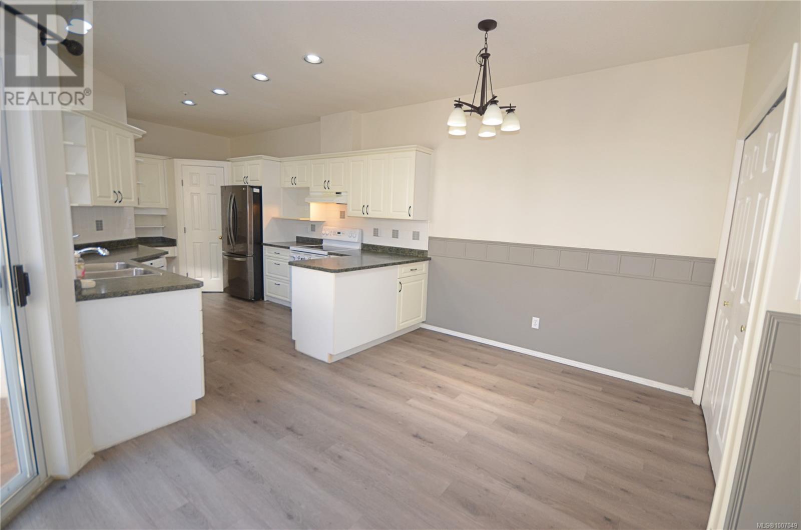 Photo 10 of 147 Ocean Walk Dr, Nanaimo BC