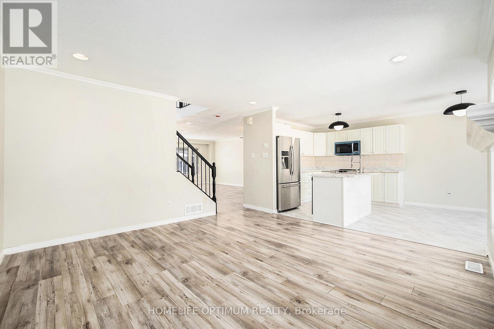 Photo 13 of 863 Taradale Drive, Ottawa ON