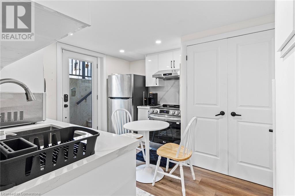 Photo 2 of 523 Pinegrove Road Unit Lower, Oakville ON