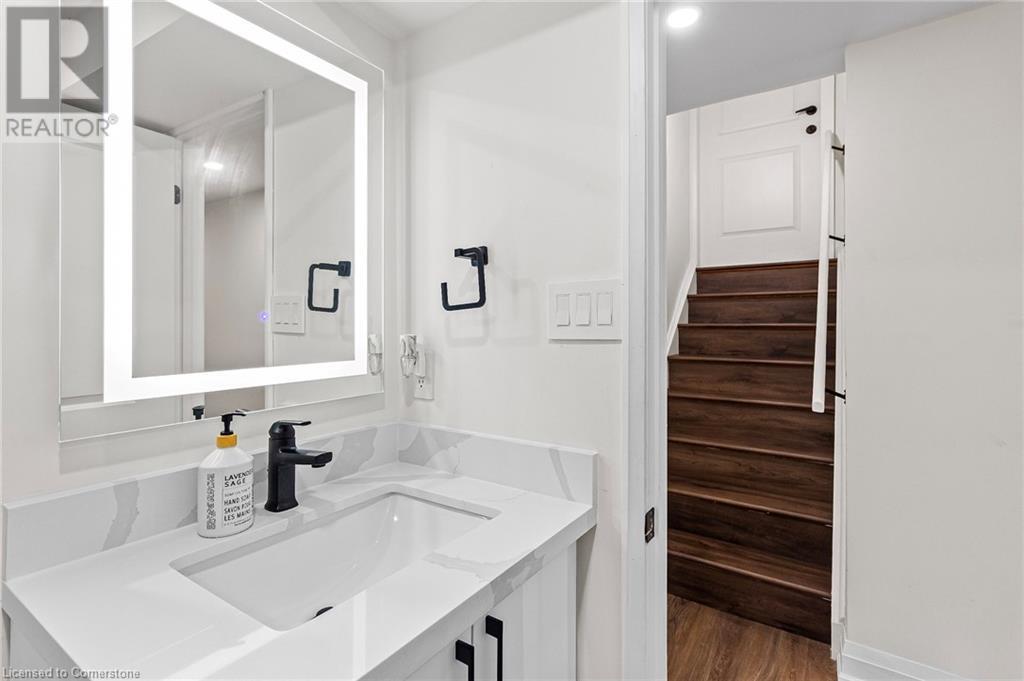 Photo 8 of 523 Pinegrove Road Unit Lower, Oakville ON