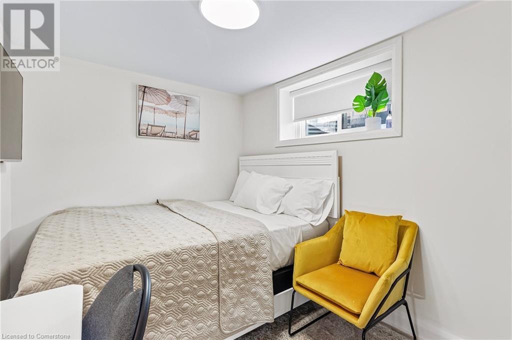 Photo 9 of 523 Pinegrove Road Unit Lower, Oakville ON