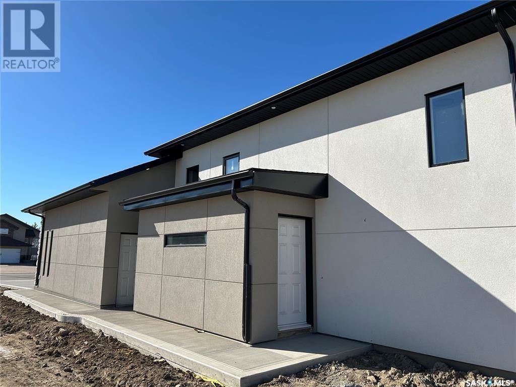 Photo 3 of 714 Weir Crescent, Warman SK