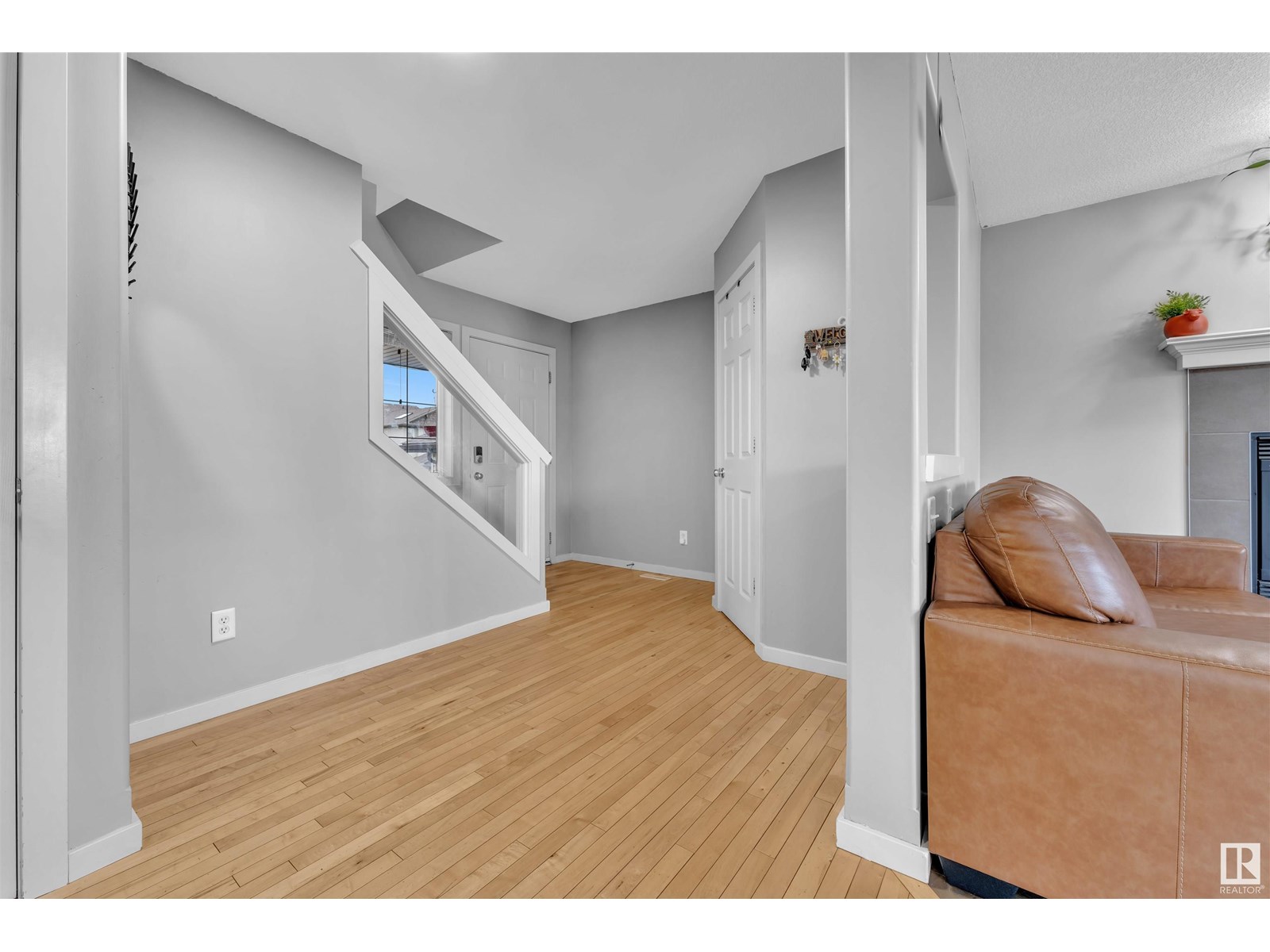 Photo 10 of 3436 28 St Nw, Edmonton AB