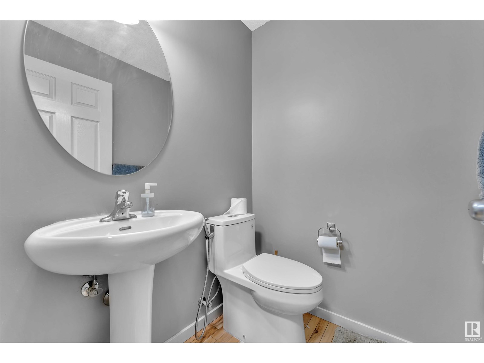 Photo 12 of 3436 28 St Nw, Edmonton AB