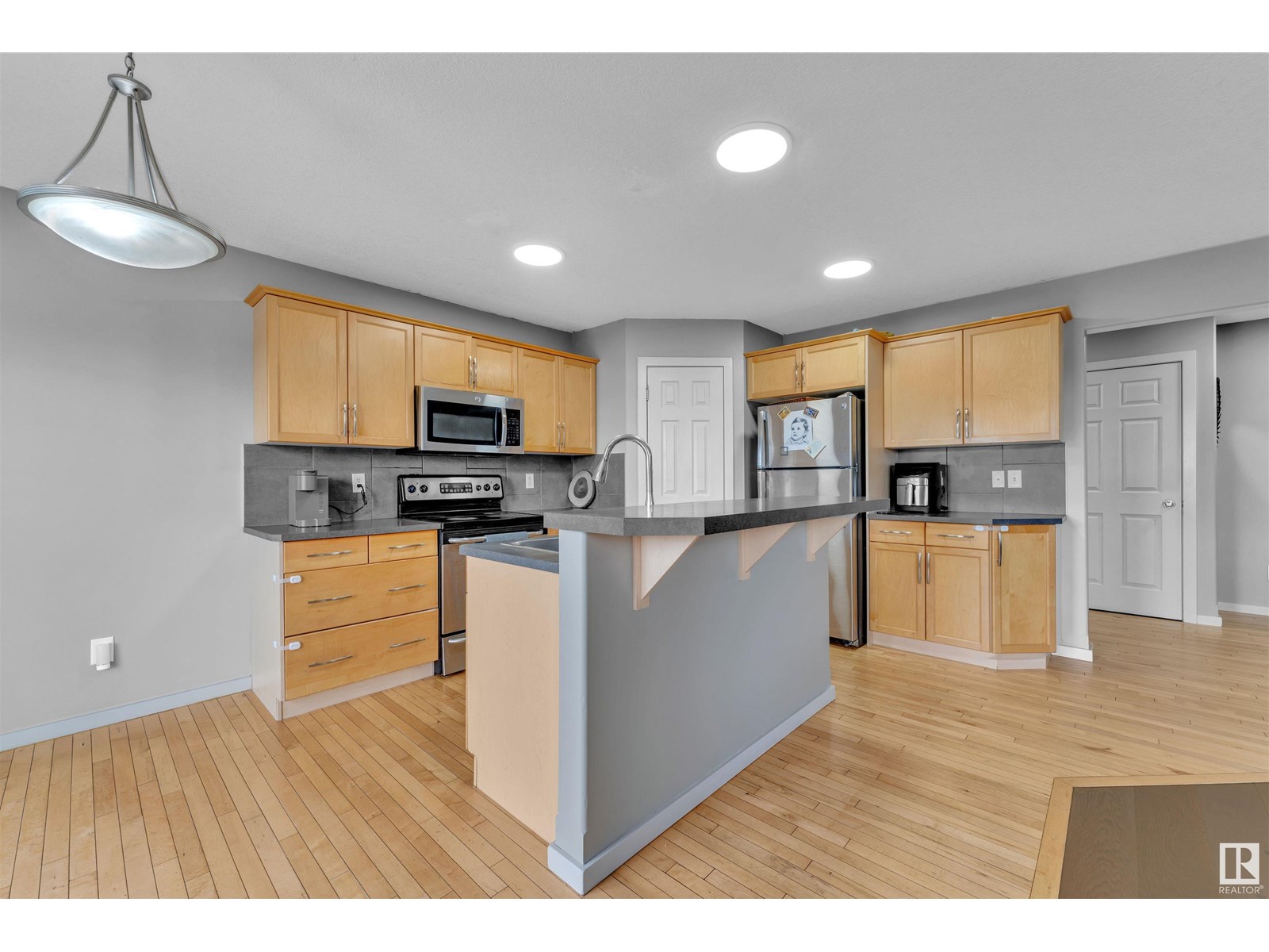 Photo 15 of 3436 28 St Nw, Edmonton AB