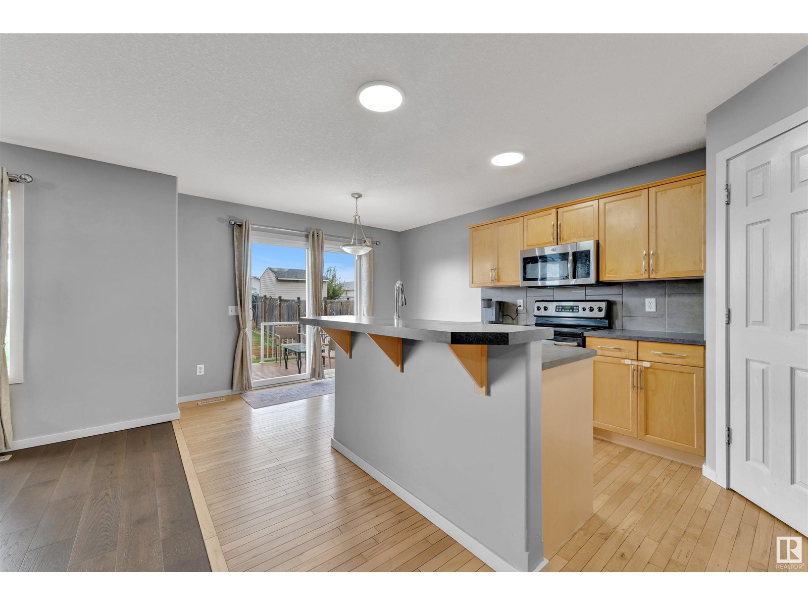 Photo 16 of 3436 28 St Nw, Edmonton AB