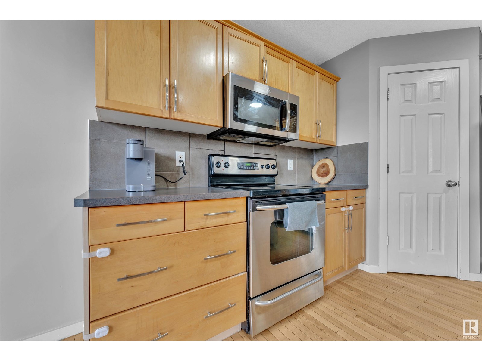 Photo 19 of 3436 28 St Nw, Edmonton AB