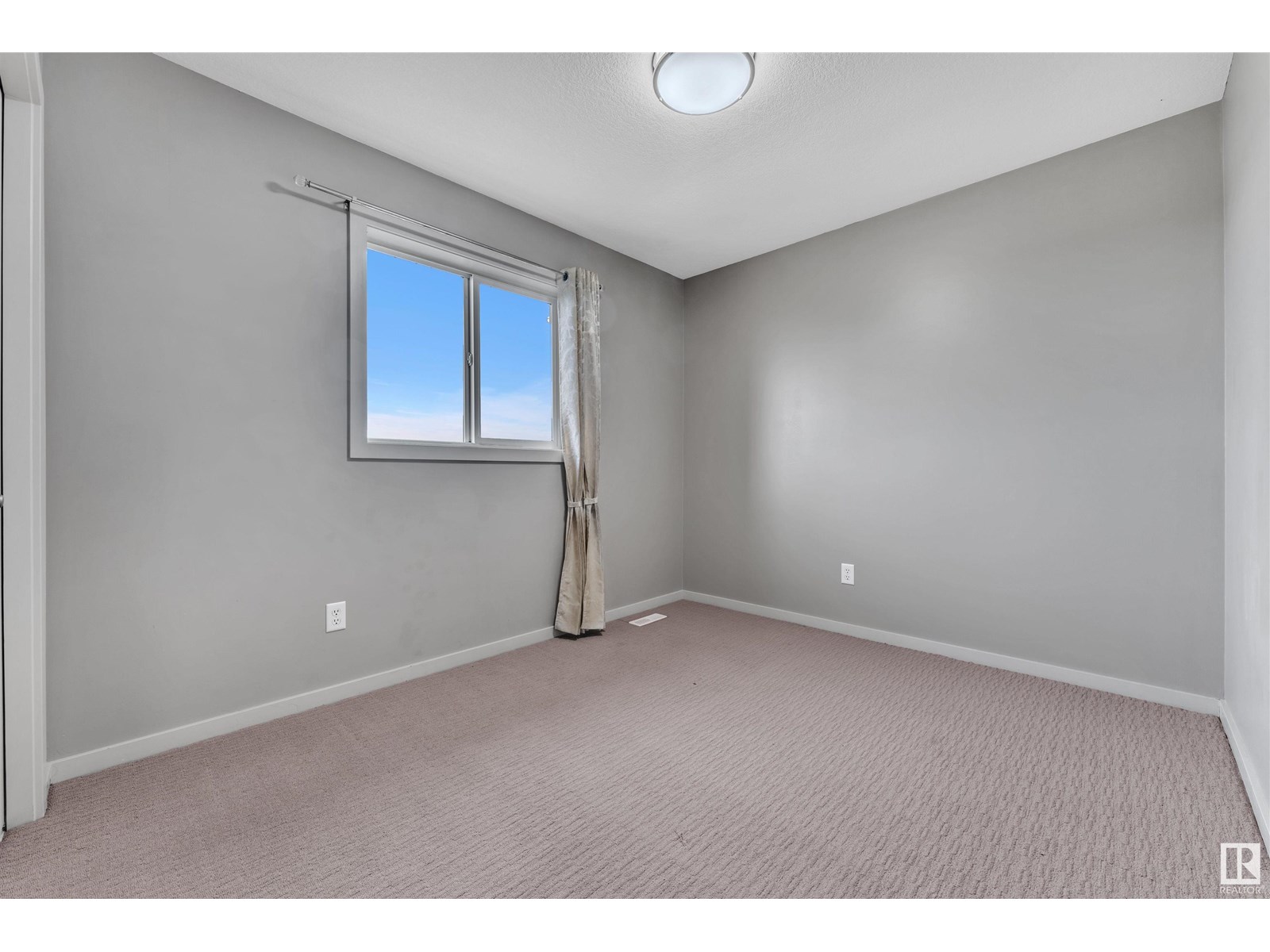 Photo 27 of 3436 28 St Nw, Edmonton AB