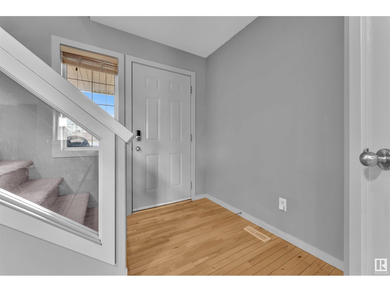 Photo 7 of 3436 28 St Nw, Edmonton AB