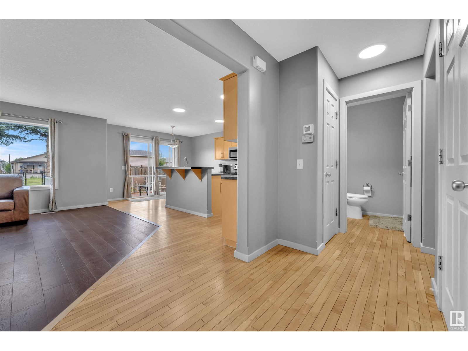 Photo 9 of 3436 28 St Nw, Edmonton AB