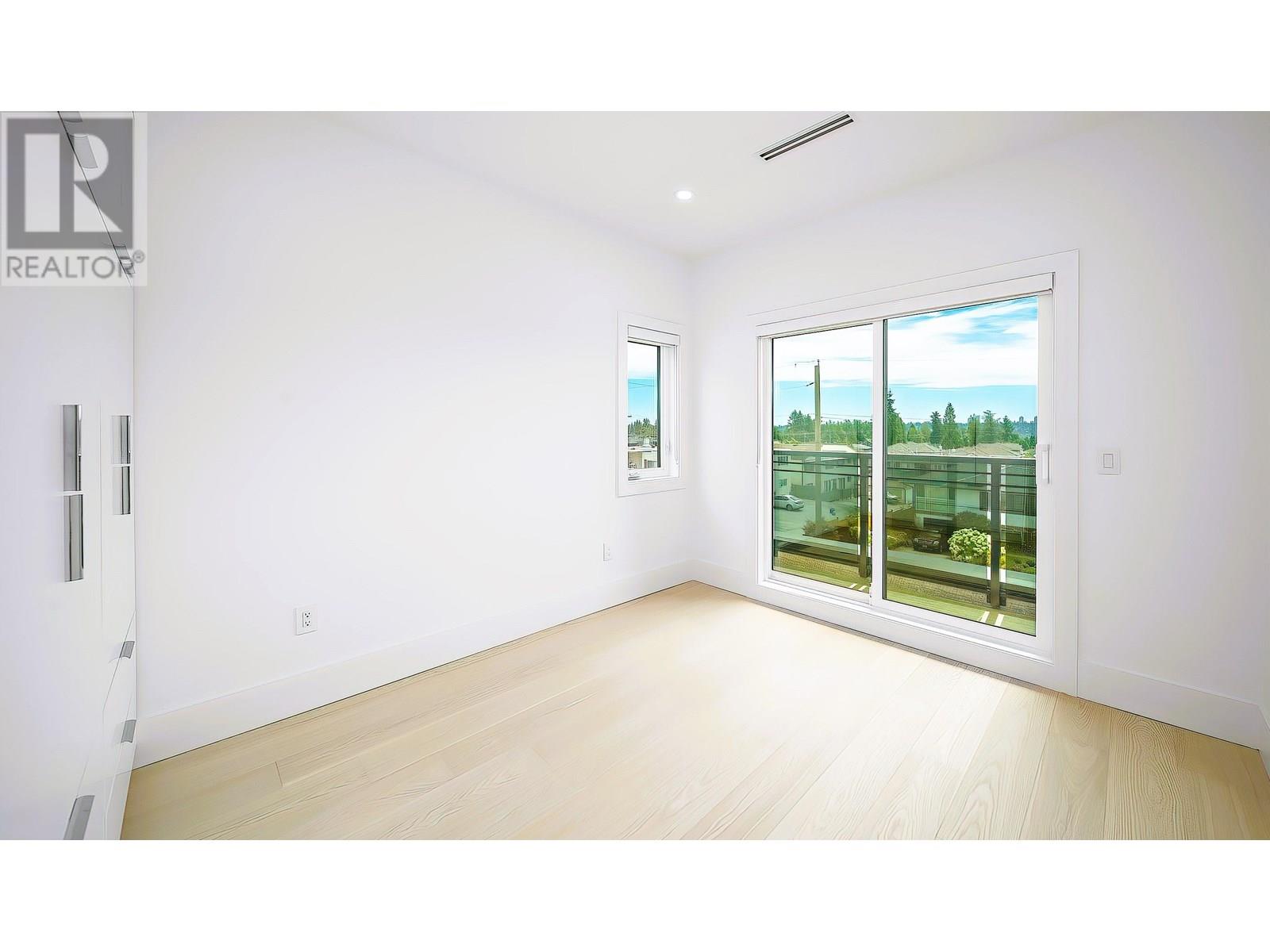 Photo 18 of 1 6691 Winch Street, Burnaby BC